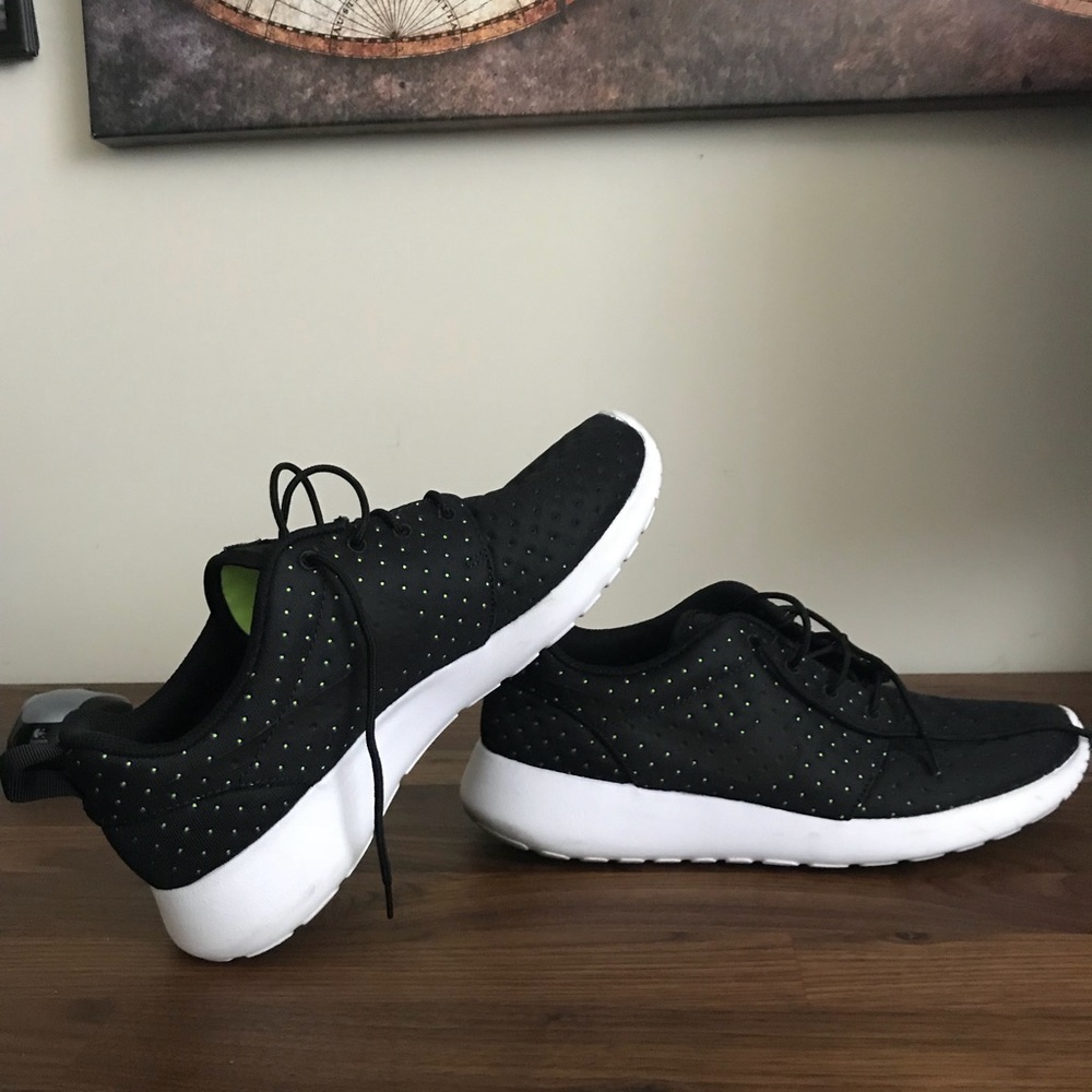 Nike Roshe One SE (Black/Volt)